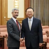 Ủy viên Quốc vụ Trung Quốc Dương Khiết Trì (phải) và Bí thư đối ngoại Ấn Độ Subramanyam Jaishankar. (Nguồn: Xinhua) 