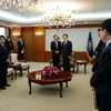 Quyền Tổng thống Hàn Quốc Hwang Kyo-ahn tiếp Đại sứ Việt Nam tại Hàn Quốc Phạm Hữu Chí ngày 3/3. (Ảnh: Vũ Toàn/Vietnam+) 