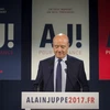 Ông Alain Juppe phát biểu tại thủ đô Paris sau khi kết quả cuộc bỏ phiếu sơ bộ vòng hai của phe cánh hữu được công bố ngày 27/1/2016. (Nguồn: EPA/TTXVN)