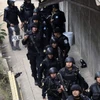 Các nhân viên cảnh sát chống bạo động đã vào khu nhà tù sau cuộc bạo loạn kéo dài hơn 24 giờ. (Nguồn: AFP) 