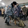 Cảnh sát Nga thắt chặt an ninh tại nhà ga tàu điện ngầm. (Nguồn: EPA/TTXVN)