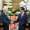 Tổng thống Indonesia Joko Widodo (phải) và Phó Tổng thống Mỹ Michael Pence (trái) tại cuộc họp báo chung sau cuộc gặp ở Jakarta ngày 20/4. (Nguồn: EPA/TTXVN)