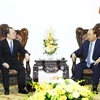 Tại Trụ sở Chính phủ, Thủ tướng Nguyễn Xuân Phúc tiếp Chủ tịch tập đoàn Sunwah H​ong Kong Jonathan Choi. (Ảnh: An Đăng/TTXVN)