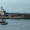 Tàu sân bay USS Carl Vinson tới cảng Busan Hàn Quốc ngày 15/3. (Nguồn: Yonhap/TTXVN)