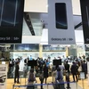 Điện thoại Galaxy S8 và S8 Plus trưng bày tại trụ sở của Samsung ở Seoul ngày 19/4. (Nguồn: EPA/TTXVN)