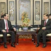 Chủ tịch nước Trần Đại Quang gặp Ủy viên Thường vụ Bộ Chính trị Trung ương Đảng Cộng sản Trung Quốc Lưu Vân Sơn. (Ảnh: Nhan Sáng/TTXVN)