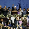 Đương kim Tổng thống Iran Hassan Rouhani (giữa) trong chiến dịch vận động tranh cử tại Tehran ngày 13/5. (Nguồn: EPA/TTXVN)