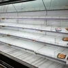 Người dân Qatar đổ xô đi mua thực phẩm, nước uống dự trữ