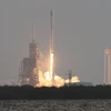 Tên lửa đẩy Falcon 9 mang theo vệ tinh rời bệ phóng ở Cape Canaveral, Florida ngày 1/5. (Nguồn: AFP/TTXVN)