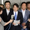 Ông Itsunori Onodera (giữa) phát biểu trong cuộc họp báo ở Tokyo về vụ thử tên lửa đạn đạo của Triều Tiên hồi năm 2014. (Nguồn: Kyodo/TTXVN)