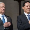 Bộ trưởng Quốc phòng Mỹ James Mattis (trái) and Bộ trưởng Quốc phòng Hàn Quốc Song Young-moo. (Nguồn: AFP)