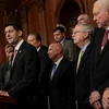 Chủ tịch Hạ viện Mỹ Paul Ryan (phía trước) cùng các thành viên cấp cao của Hạ viện trong cuộc họp báo về gói cải cách thuế, tại Washington DC ngày 27/9. (Nguồn: AFP/TTXVN)