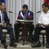 Tổng thống Philippines Rodrigo Duterte (phải) và Thủ tướng Nga Dmitry Medvedev. (Nguồn: news.abs-cbn.com)