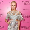 Dàn thiên thần lộng lẫy trên thảm hồng Victoria’s Secret Fashion Show 