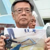 Thị trưởng Okinawa Takeshi Onaga trả lời báo giới sau vụ việc máy bay trực thăng của quân đội Mỹ. (Nguồn: Kyodo/TTXVN)
