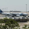 Máy bay của Hãng hàng không Ai Cập EgyptAir tại sân bay quốc tế Cairo. (Nguồn: AFP/TTXVN