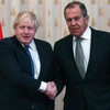 Ngoại trưởng Nga Sergey Lavrov (phải) và người đồng cấp Anh Boris Johnson. (Nguồn: AFP/Getty Images)