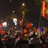 Người dân đổ xuống đường mừng chiến thắng lịch sử của U23 Việt Nam