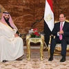 Tổng thống Ai Cập Abdel-Fattah El-Sisi (phải) và Thái tử Saudi Arabia Mohammed bin Salman (trái). (Nguồn: THX/TTXVN)