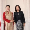 Chủ tịch Hạ viện Hà Lan Khadija Arib đón Chủ tịch Quốc hội Nguyễn Thị Kim Ngân. (Ảnh: Trọng Đức/TTXVN) 