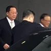 Bộ trưởng Ngoại giao Triều Tiên Ri Yong-ho (trái) tại sân bay quốc tế Bắc Kinh, Trung Quốc ngày 3/4. (Nguồn: Yonhap/TTXVN)