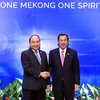 Thủ tướng Nguyễn Xuân Phúc gặp Thủ tướng Chính phủ Hoàng gia Camphuchia Samdech Techo Hun Sen. (Ảnh: Thống Nhất/TTXVN)