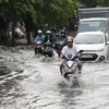 Hình ảnh đường phố TP HCM ngập úng trong cơn mưa lớn đầu mùa