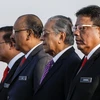 Thủ tướng Malaysia Mahathir Mohamad (thứ 2, phải) trong bài phát biểu với các nhân viên Văn phòng Thủ tướng tại Putrajaya ngày 21/5. (Nguồn: EPA/TTXVN)