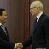 Đại sứ Việt Nam tại Liên bang Nga Ngô Đức Mạnh hội kiến Tổng thống Cộng hòa Bashkortostan Rustem Khamitov. (Ảnh: Dương Trí/TTXVN)