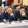 Các bên đối địch tại Libya trong cuộc họp tại Paris.(Nguồn: AFP/TTXVN)