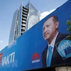 Ápphích vận động tranh cử của Tổng thống Recep Tayyip Erdogan trên một đường phố ở Ankara. (Nguồn: THX/TTXVN)