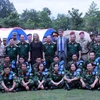 Các chiến sỹ 'mũ nồi xanh' Việt Nam chụp ảnh lưu niệm cùng các chuyên gia quốc tế sau lễ bế mạc chương trình thực hành trên bộ trang bị Bệnh viện dã chiến cấp 2 số 1. (Ảnh: Nguyễn Xuân Khu/TTXVN)