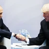 Tổng thống Putin (trái) và người đồng cấp Donald Trump. (Nguồn: AP/REX Shutterstock)