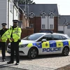 Cảnh sát gác bên ngoài ngôi nhà tại Amesbury ngày 5/7, nơi hai nạn nhân được phát hiện trong tình trạng bất tỉnh nghi nhiễm chất độc thần kinh Novichok. (Nguồn: AFP/TTXVN)