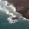 Hòn đảo nhỏ được hình thành từ nham thạch núi lửa Kilauea ở đảo Hawaii, Mỹ ngày 13/7. (Nguồn: AFP/TTXVN)