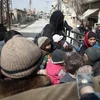 Người dân Syria sơ tán khỏi Đông Ghouta ngày 4/3. (Nguồn: AFP/TTXVN)