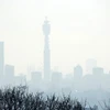 Khói mù ô nhiễm bao phủ bầu trời London, Anh. (Nguồn: AFP/TTXVN)