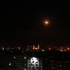Tên lửa đất đối không được nhìn thấy trên bầu trời thủ đô Damascus khi hệ thống phòng không Syria đáp trả các cuộc oanh tạc của Mỹ ngày 14/4. (Nguồn: THX/TTXVN)