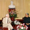 Tổng Bí thư Đỗ Mười tiếp Thượng nghị sỹ John McCain ngày 13/11/1996, tại Hà Nội. (Ảnh: Xuân Lâm/TTXVN)