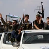 Các tay súng thuộc phe nổi dậy sau một buổi huấn luyện quân sự tại tỉnh Idlib, Syria ngày 11/9. (Nguồn: AFP/TTXVN)