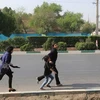 Người dân Iran hoảng loạn khi xảy ra vụ tấn công nhằm vào lễ diễu binh ở thành phố Ahvaz, ngày 22/9. (Nguồn: MNA/TTXVN)