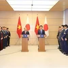 Thủ tướng Nguyễn Xuân Phúc và Thủ tướng Nhật Bản Shinzo Abe phát biểu trước báo chí, sau hội đàm. (Ảnh: Thống Nhất/TTXVN)