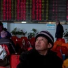 Sắc đỏ bao trùm một phiên giao dịch tại thị trường chứng khoán Thượng Hải, Trung Quốc. (Nguồn: AFP/TTXVN) 