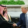 Tổng thống Mỹ Donald Trump (phải) và Thái tử Saudi Arabia Mohammed bin Salman trong cuộc gặp tại Nhà Trắng, Washington DC., ngày 20/3/2018. (Nguồn: AFP/TTXVN) 