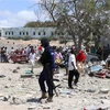 Binh sỹ Somalia gác tại hiện trường vụ nổ bom ở Mogadishu. (Nguồn: AFP/TTXVN) 