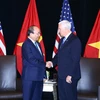 Thủ tướng Nguyễn Xuân Phúc gặp song phương Phó Tổng thống Mỹ Mike Pence. (Ảnh: Thống Nhất/TTXVN) 
