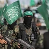 Các thành viên Lữ đoàn Izz ad-Din al-Qassam, một nhánh của Phong trào Hồi giáo Hamas thuộc Palestine tại Khan Yunis, Dải Gaza ngày 20/7/2017. (Ảnh: Anadolu Agency/TTXVN) 