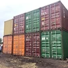 Cục Hải quan Bình Định tạm giữa lô hàng container nhựa phế liệu vô chủ tại kho hàng cảng Quy Nhơn. (Ảnh: Nguyên Linh/TTXVN) 