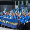 Nhân viên Hãng hàng không Ryanair tuần hành yêu cầu cải thiện điều kiện lao động tại sân bay Frankfurt am Main, miền Tây Đức ngày 10/8/2018. (Nguồn: AFP/TTXVN) 