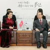 Chủ tịch Quốc hội Nguyễn Thị Kim Ngân tiếp Thị trưởng thành phố Busan Oh Keo-don. (Ảnh: Trọng Đức/TTXVN) 